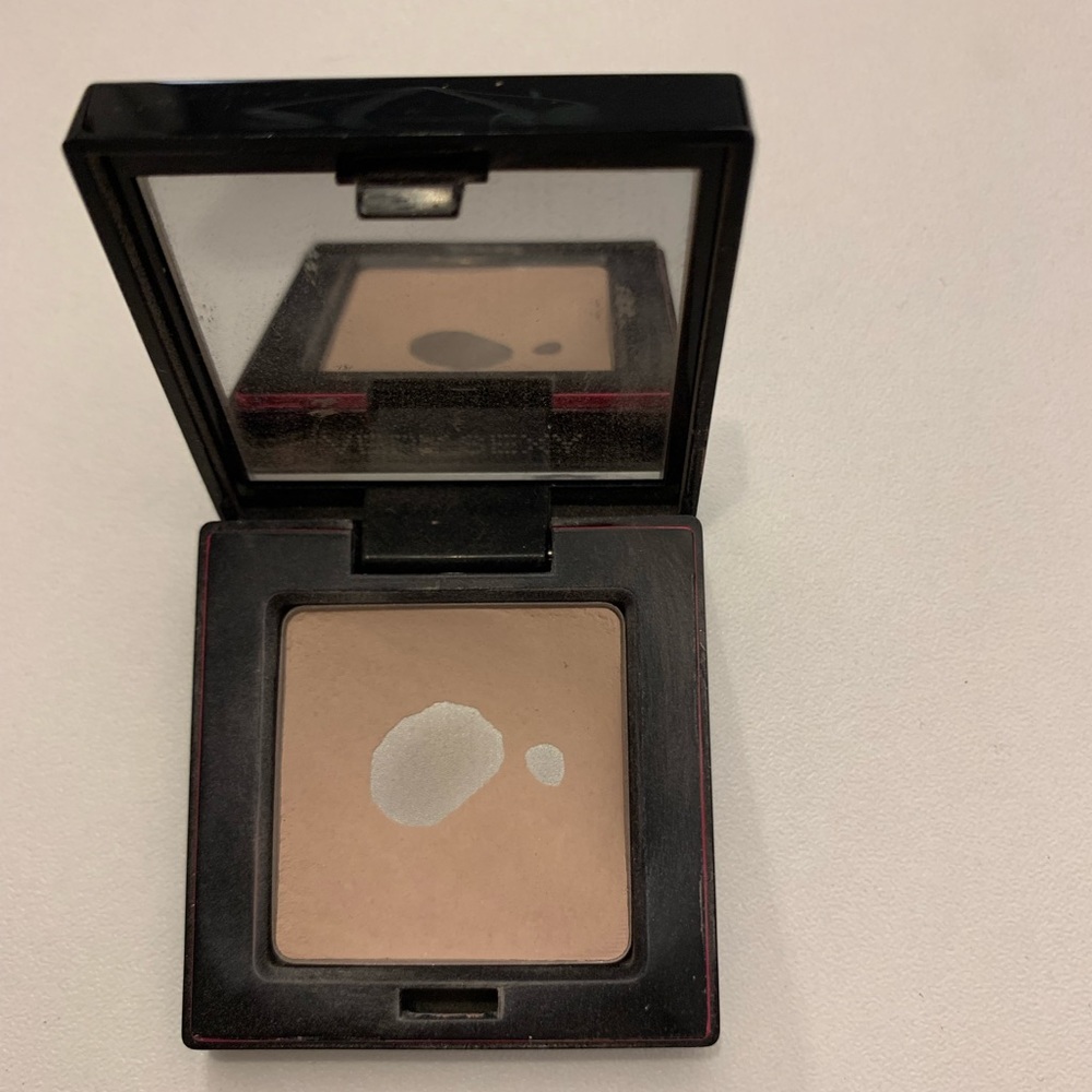 10/$10 Victorias Secret Velvety Eyeshadow in Bunny